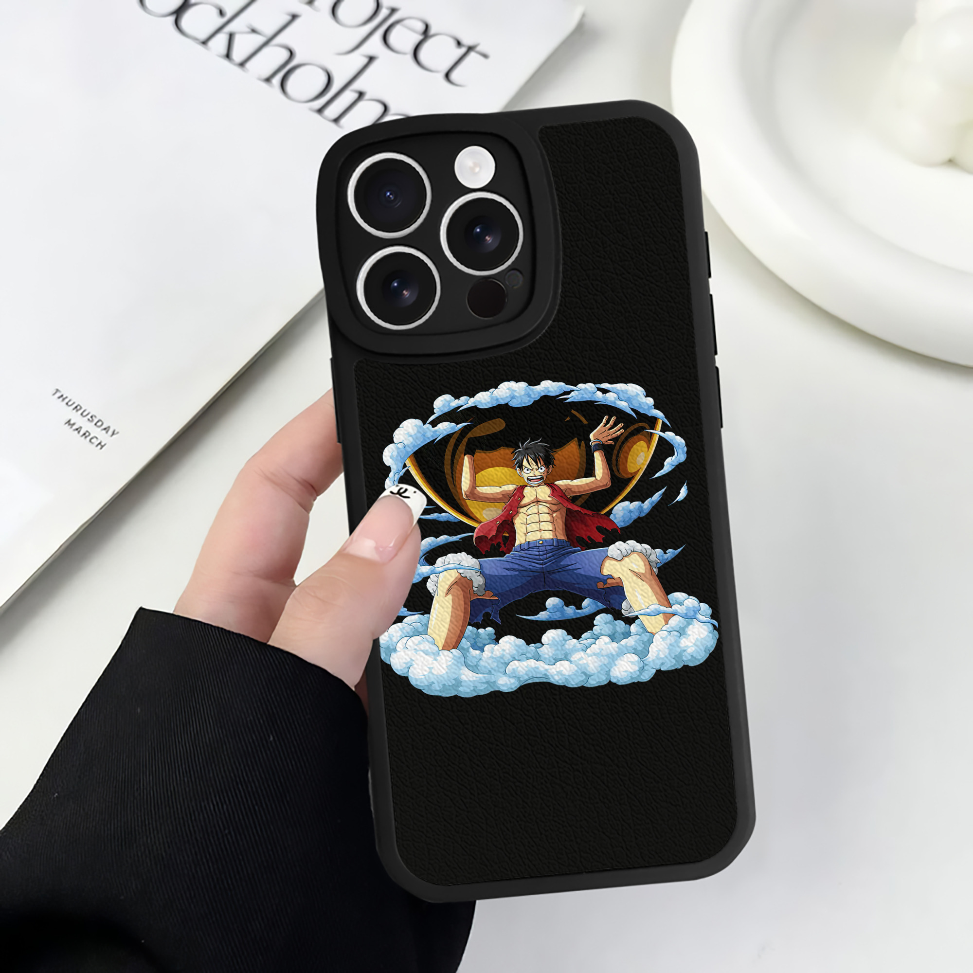 （画像用） ワンピース モンキー・D・ルフィ ONE PIECE Monkey D. Luffy 【iPhone 16シリーズ対応】シリコンスマホケース（レザー調） 材質：シリコン